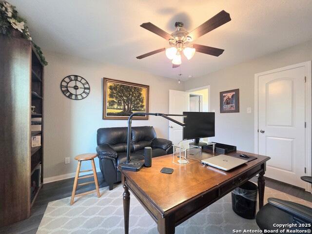 Listing photo id 26 for 6306 Aster Run