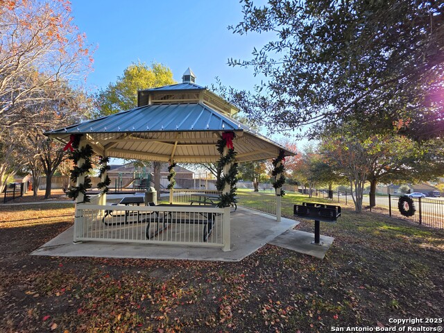 Listing photo id 35 for 6306 Aster Run