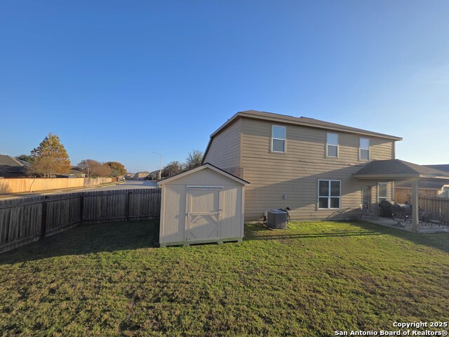 Listing photo id 4 for 6306 Aster Run