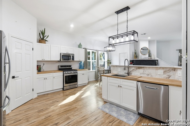 Image 14 of 41 For 6438 Amber Oak