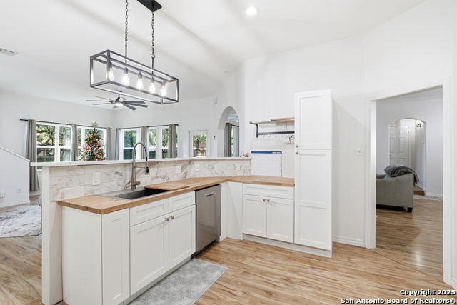 Image 15 of 41 For 6438 Amber Oak