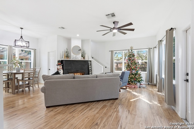 Image 21 of 41 For 6438 Amber Oak