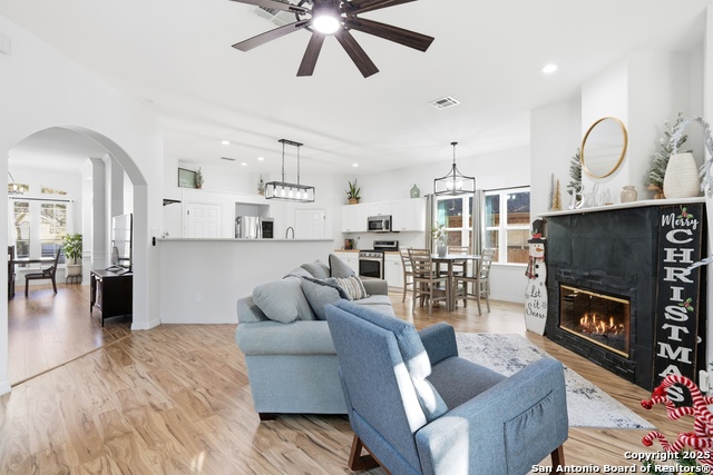 Image 22 of 41 For 6438 Amber Oak