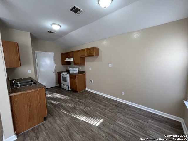 Image 10 of 38 For 8806 Slumber Lane  101