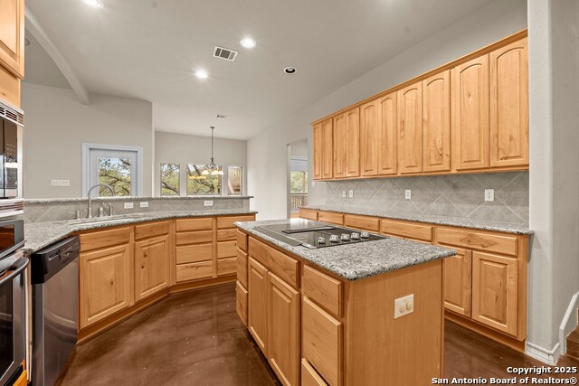 Listing photo id 9 for 14041 Iron Horse