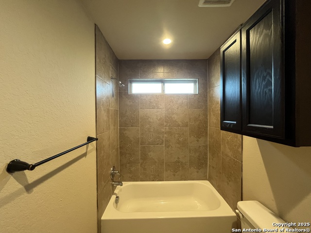 Image 17 of 26 For 7034 Lakeview Dr.  101