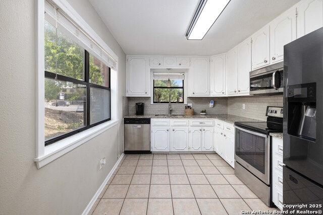 Image 11 of 33 For 1267 Common St E