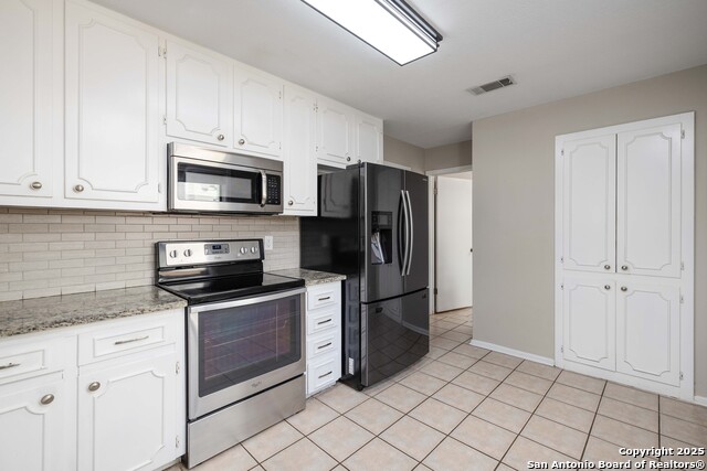 Image 12 of 33 For 1267 Common St E