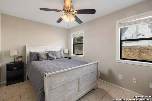 Image 15 of 33 For 1267 Common St E