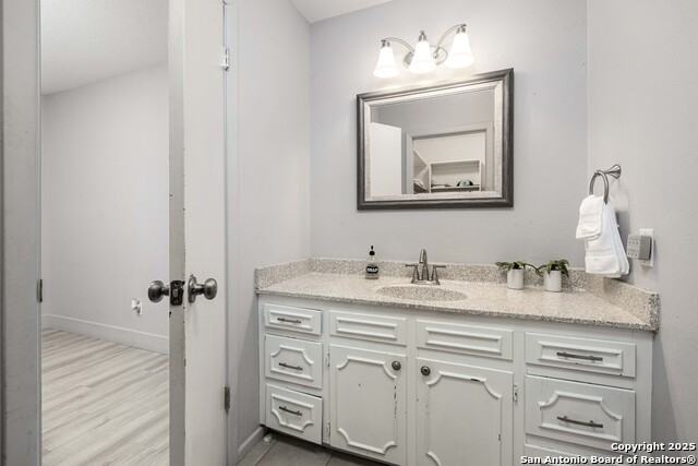 Image 21 of 33 For 1267 Common St E