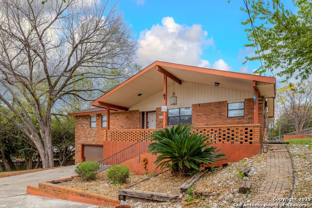 Image 28 of 33 For 1267 Common St E