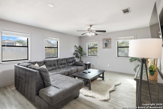 Image 5 of 33 For 1267 Common St E