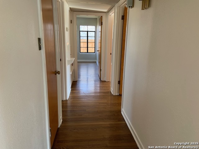 Listing photo id 12 for 287 Thorain  