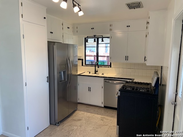 Listing photo id 13 for 287 Thorain  