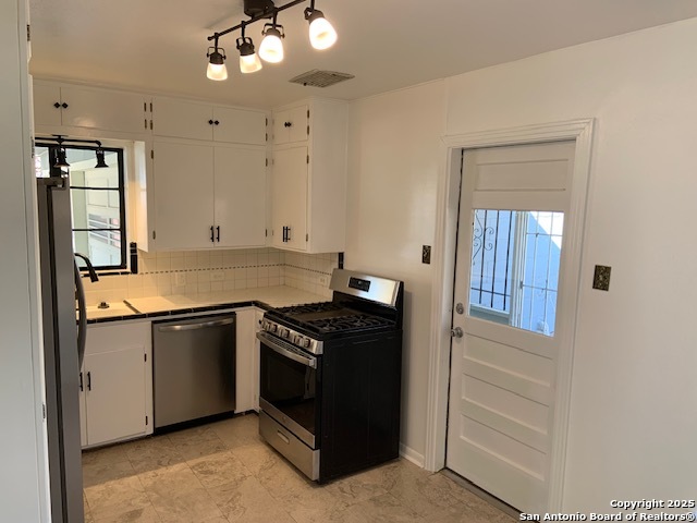 Listing photo id 14 for 287 Thorain  