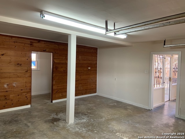 Listing photo id 16 for 287 Thorain  