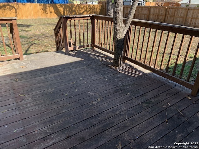 Listing photo id 19 for 287 Thorain  