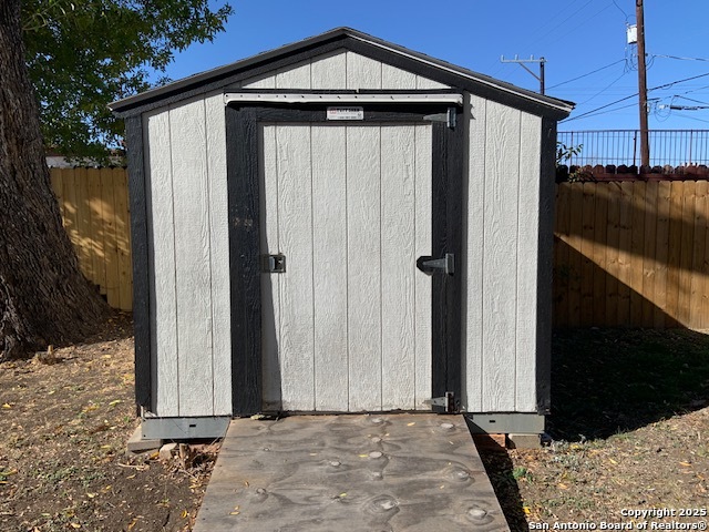 Listing photo id 21 for 287 Thorain  