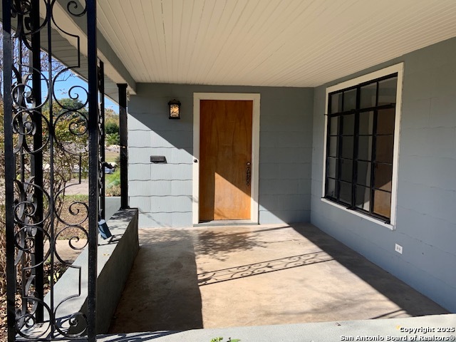 Listing photo id 1 for 287 Thorain  