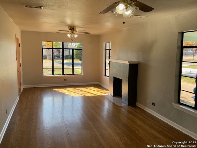 Listing photo id 3 for 287 Thorain  