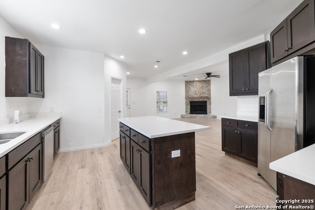 Listing photo id 8 for 323 Lakeside