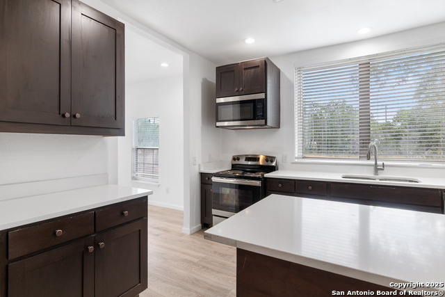 Listing photo id 9 for 323 Lakeside