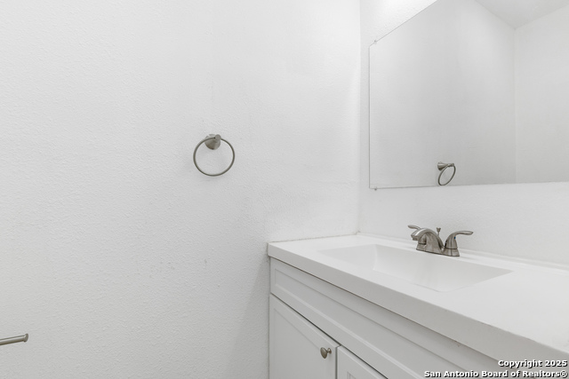 Listing photo id 14 for 323 Lakeside