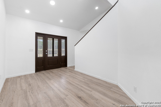 Listing photo id 0 for 323 Lakeside