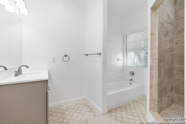 Listing photo id 20 for 323 Lakeside