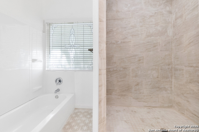 Listing photo id 21 for 323 Lakeside