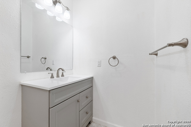 Listing photo id 22 for 323 Lakeside