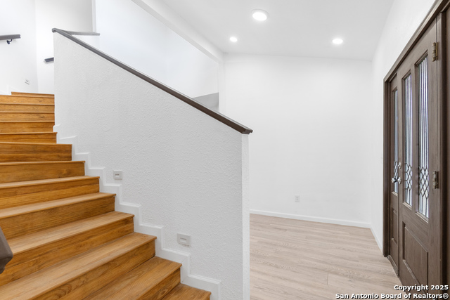 Listing photo id 23 for 323 Lakeside