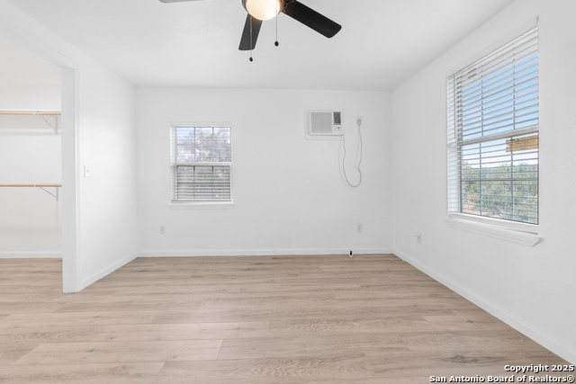 Listing photo id 24 for 323 Lakeside