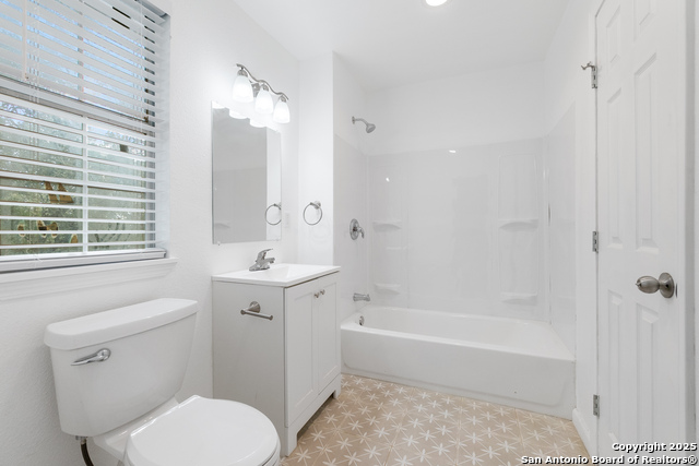 Listing photo id 27 for 323 Lakeside