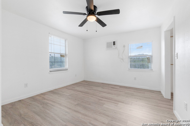 Listing photo id 32 for 323 Lakeside