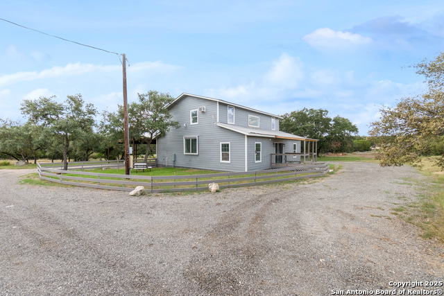 Listing photo id 34 for 323 Lakeside