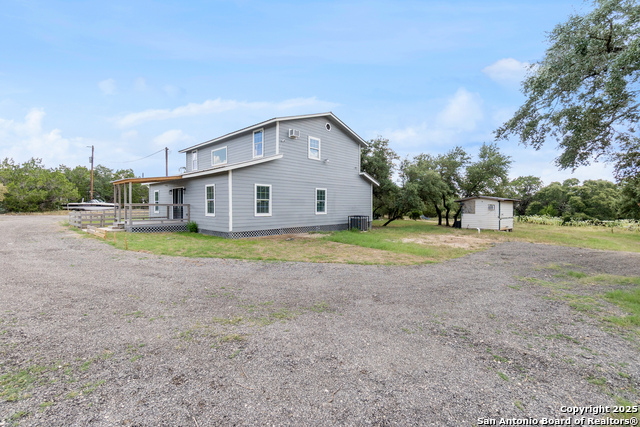 Listing photo id 36 for 323 Lakeside