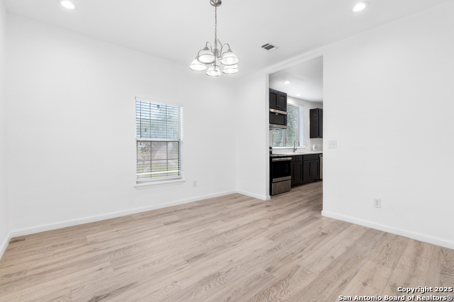 Listing photo id 5 for 323 Lakeside