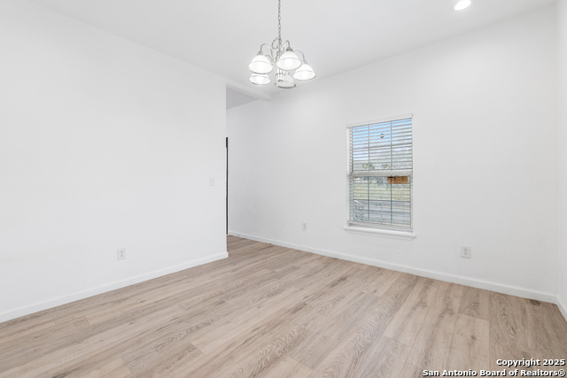 Listing photo id 6 for 323 Lakeside