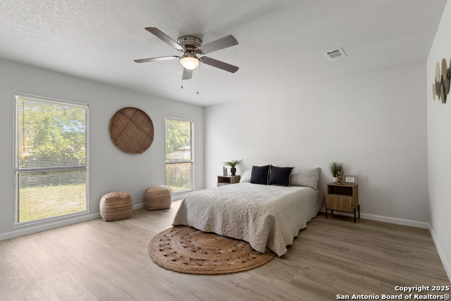 Listing photo id 10 for 3115 Bluefield