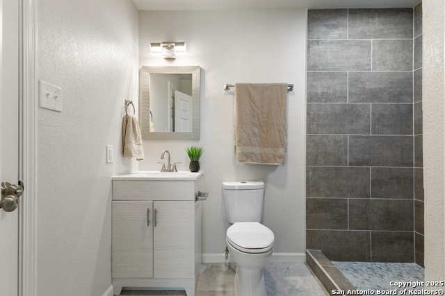 Listing photo id 14 for 3115 Bluefield