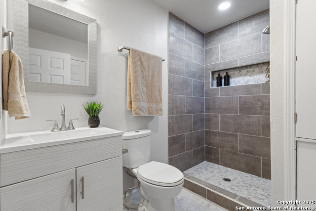 Listing photo id 15 for 3115 Bluefield