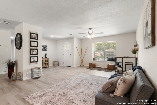 Listing photo id 1 for 3115 Bluefield