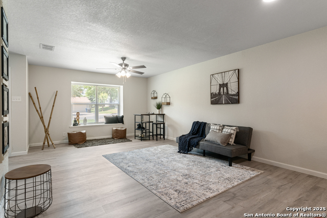 Listing photo id 2 for 3115 Bluefield