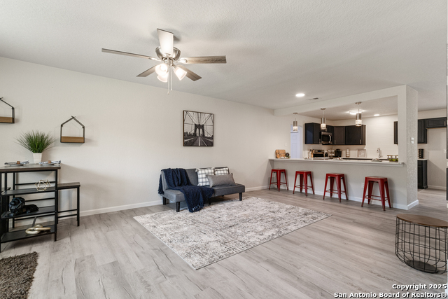 Listing photo id 4 for 3115 Bluefield