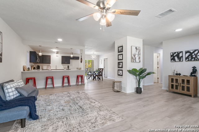 Listing photo id 6 for 3115 Bluefield