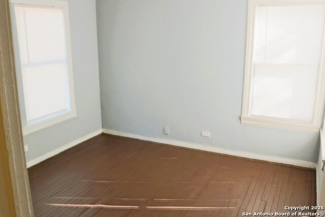 Image 11 of 13 For 718 Poinsettia