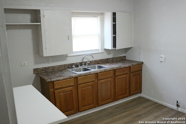 Image 5 of 13 For 718 Poinsettia