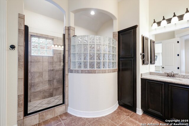 Listing photo id 15 for 11322 Begonia Rock