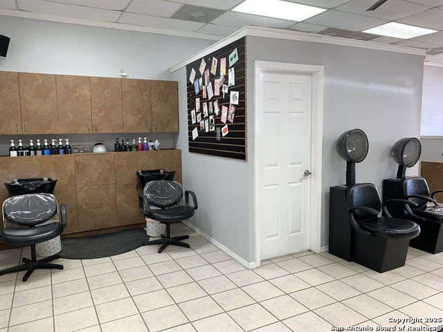 Listing photo id 2 for 603 Isom  109